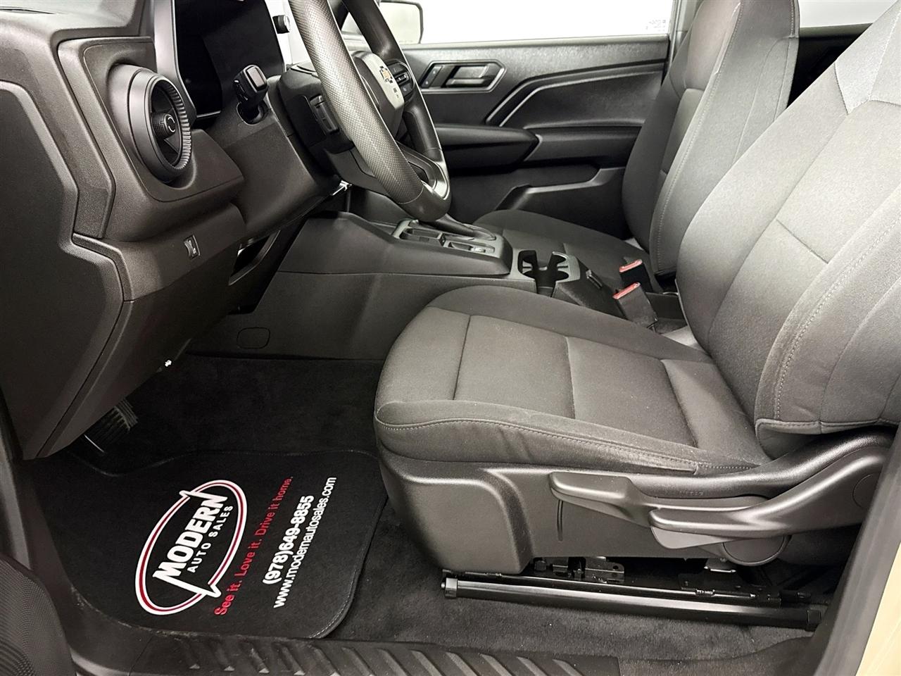 Chevrolet Colorado 2WD Crew Cab WT 2024