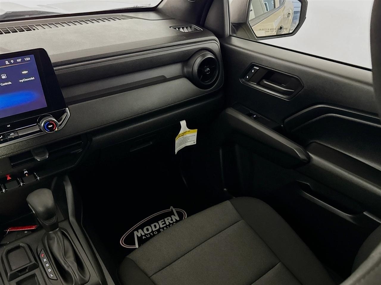 Chevrolet Colorado 2WD Crew Cab WT 2024