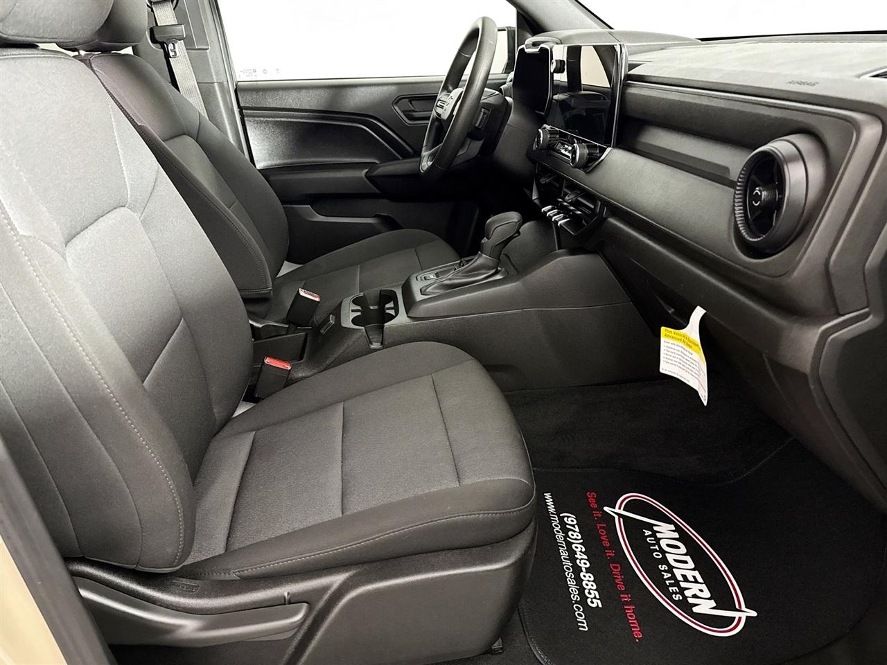 Chevrolet Colorado 2WD Crew Cab WT 2024