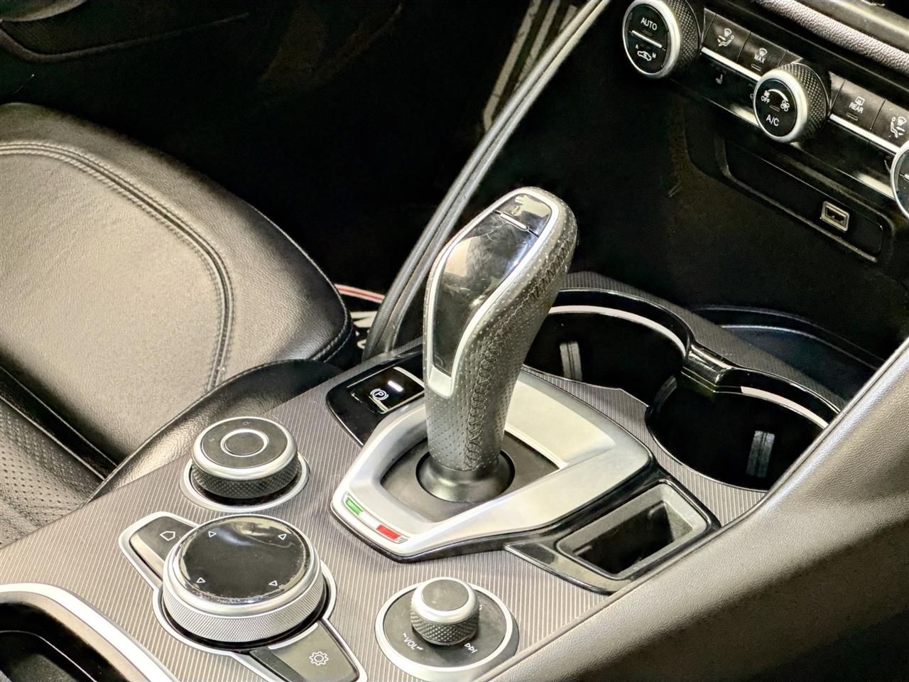 Alfa Romeo Giulia Veloce AWD 2022