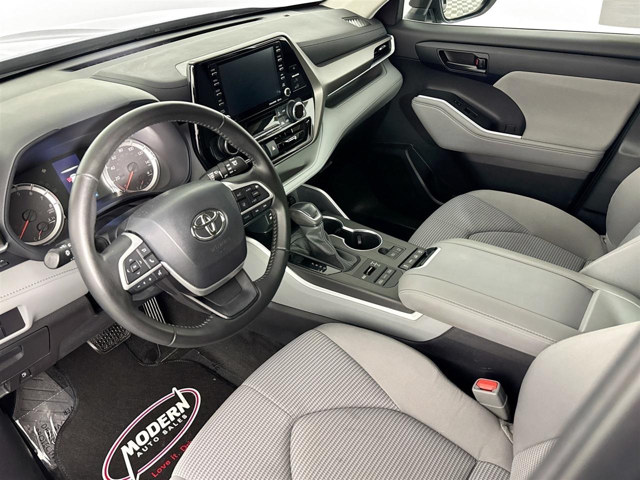 Toyota Highlander LE AWD (Natl) 2022