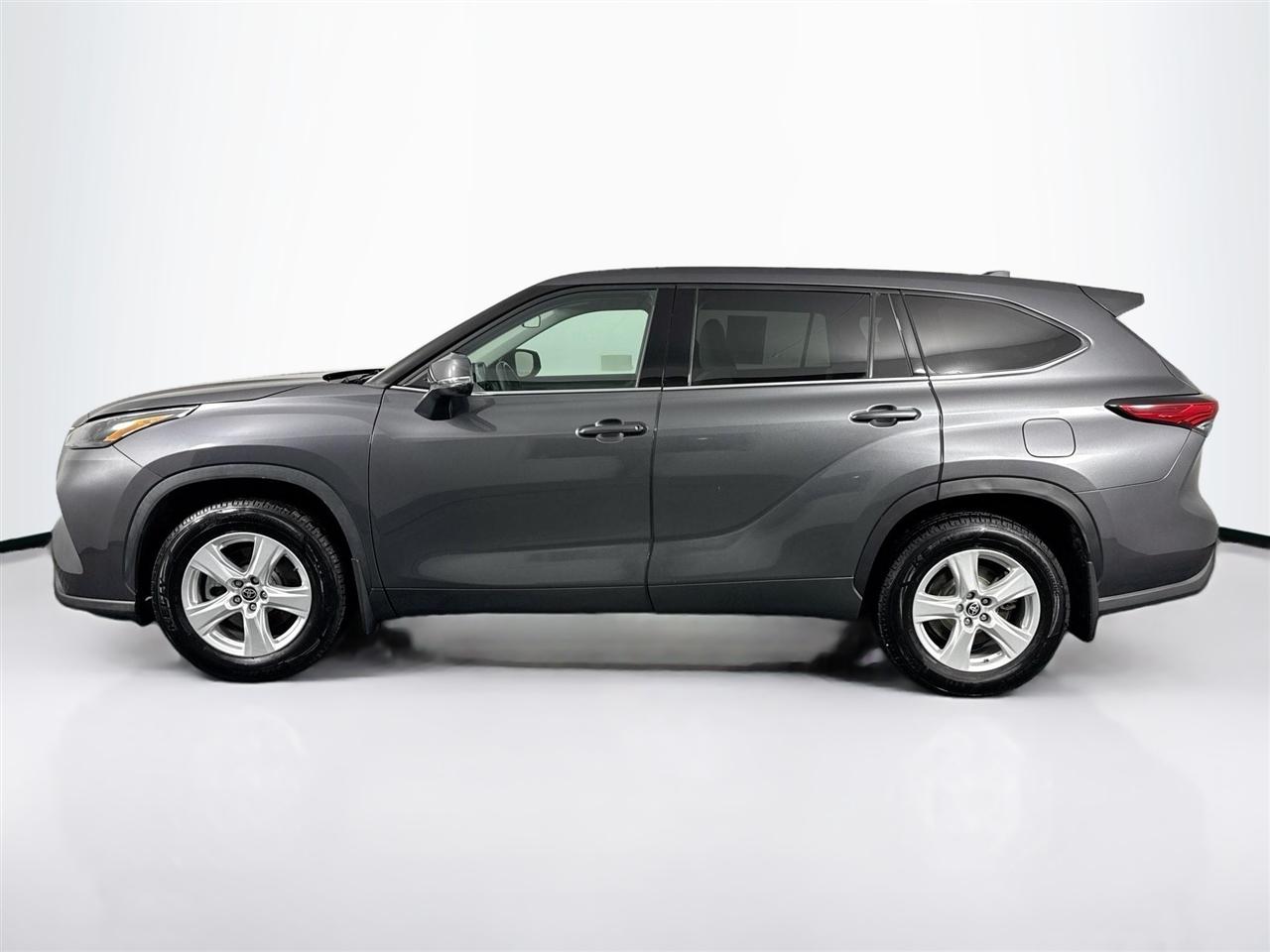 Toyota Highlander LE AWD (Natl) 2022