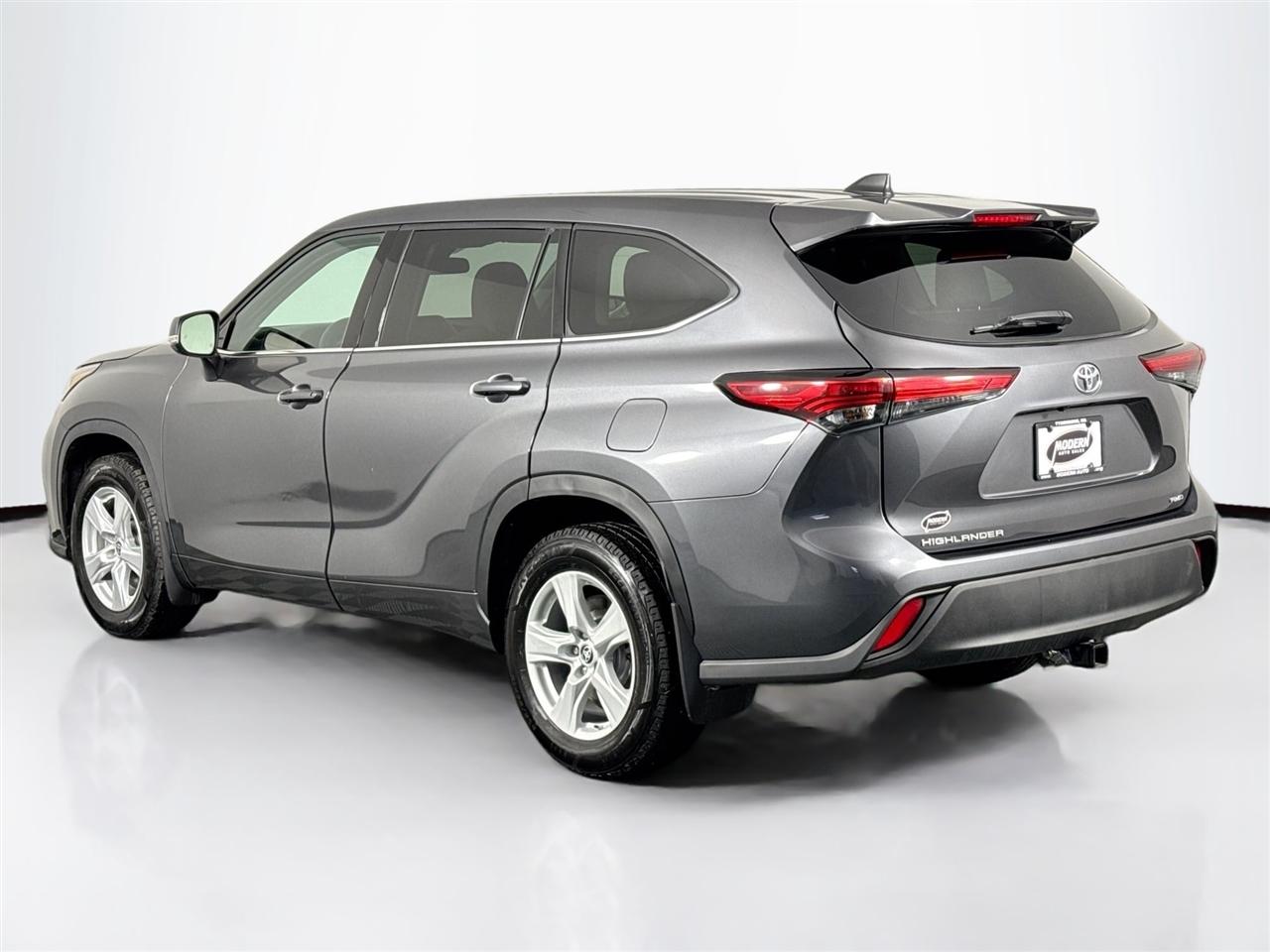 Toyota Highlander LE AWD (Natl) 2022