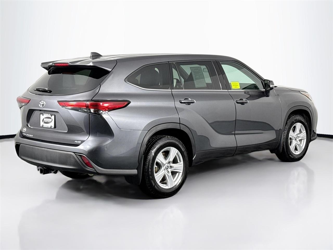 Toyota Highlander LE AWD (Natl) 2022