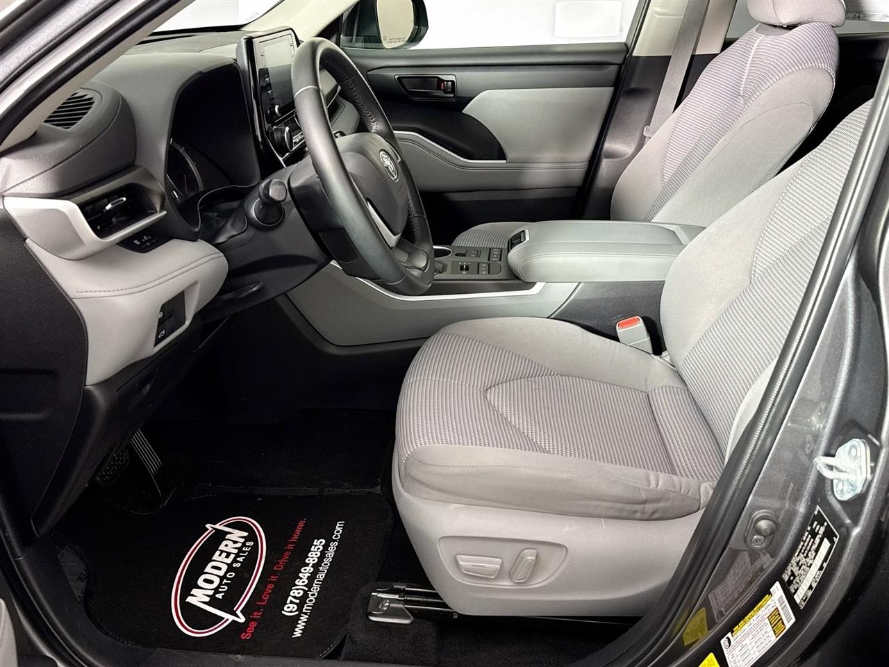 Toyota Highlander LE AWD (Natl) 2022