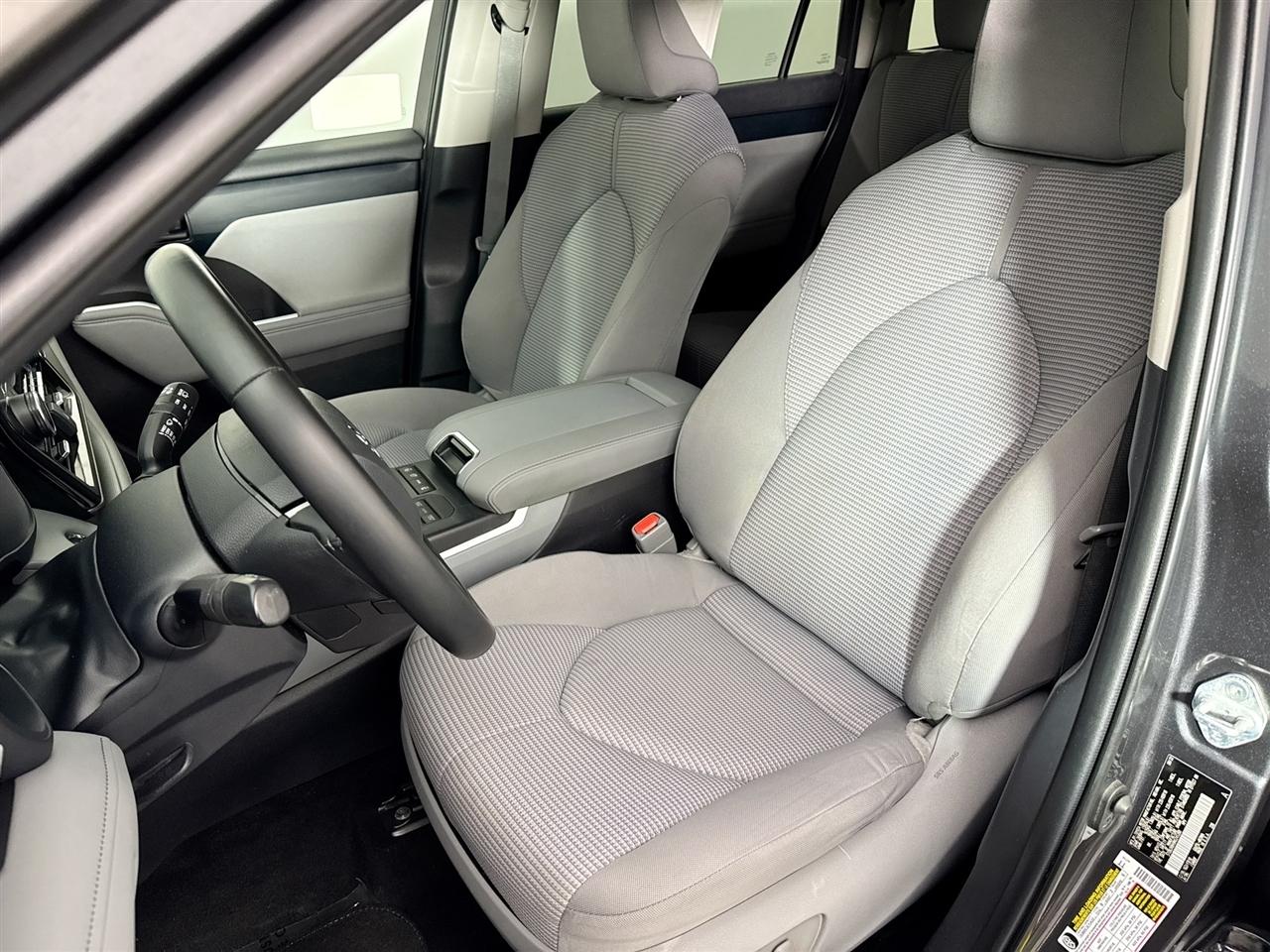 Toyota Highlander LE AWD (Natl) 2022