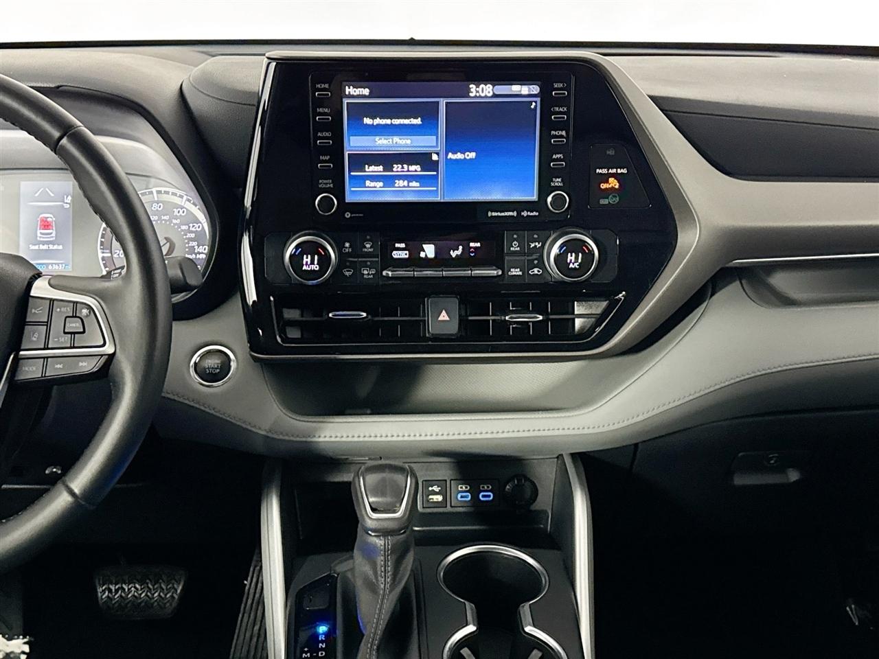 Toyota Highlander LE AWD (Natl) 2022