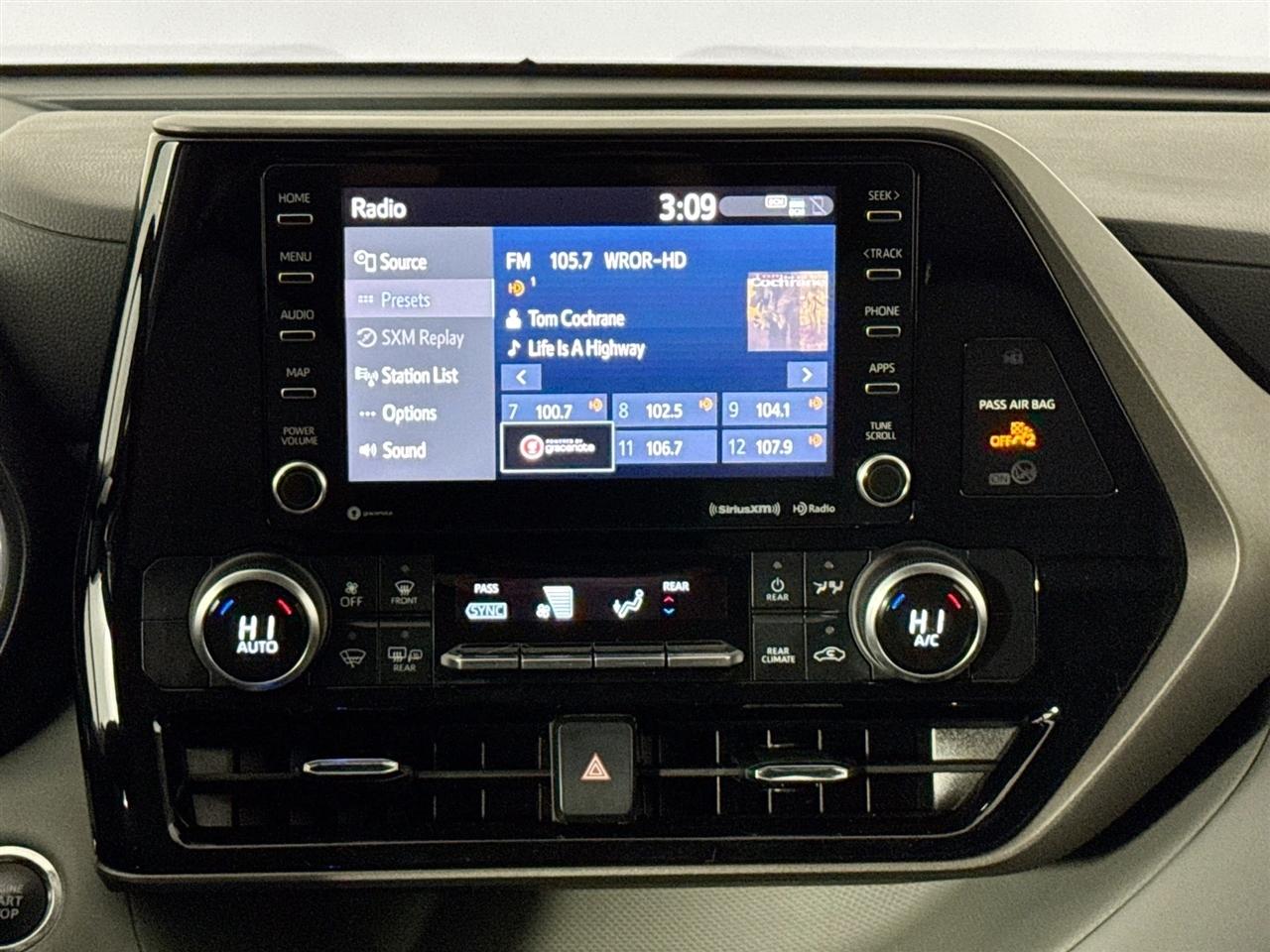 Toyota Highlander LE AWD (Natl) 2022