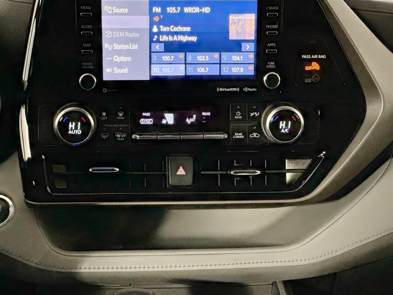 Toyota Highlander LE AWD (Natl) 2022