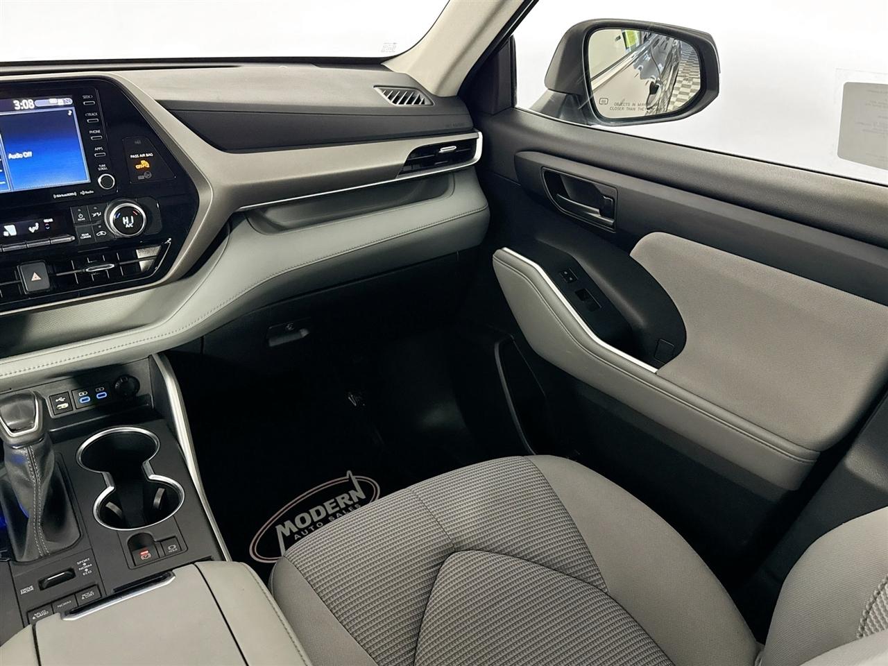 Toyota Highlander LE AWD (Natl) 2022