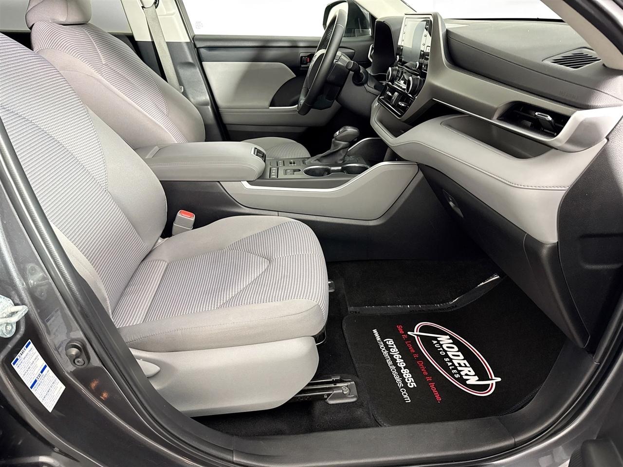 Toyota Highlander LE AWD (Natl) 2022