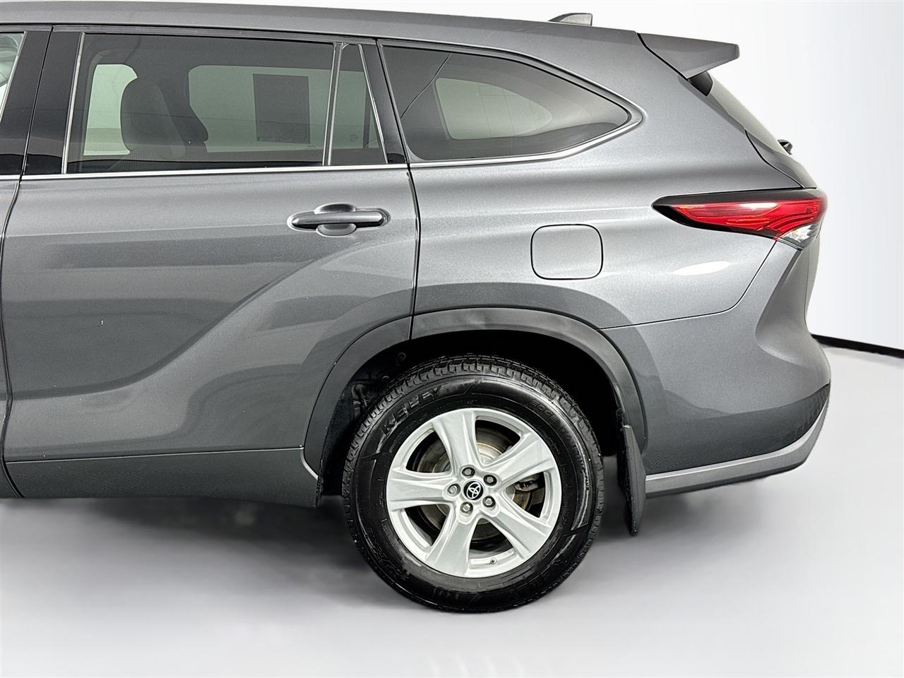 Toyota Highlander LE AWD (Natl) 2022