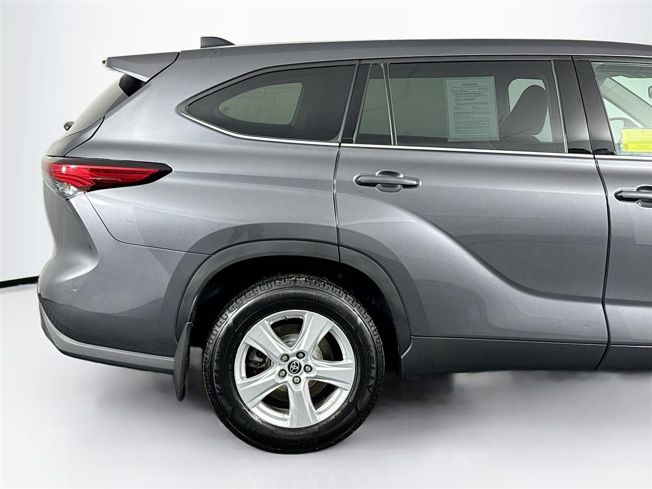 Toyota Highlander LE AWD (Natl) 2022