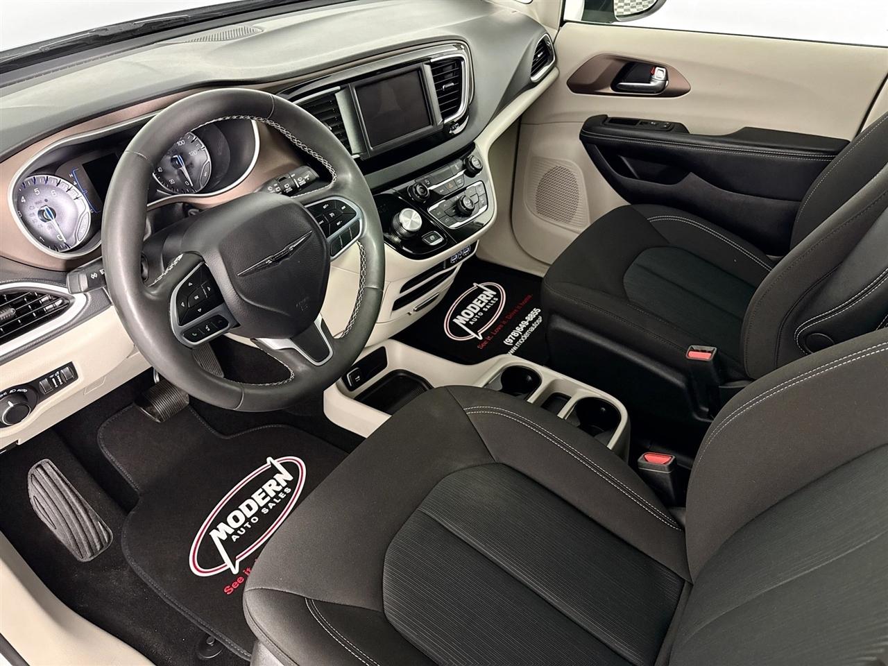 Chrysler Voyager LX FWD 2023