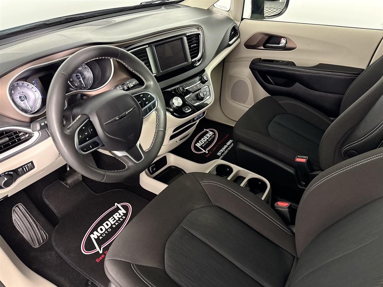 Chrysler Voyager LX FWD 2023