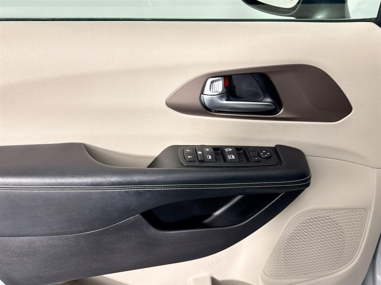 Chrysler Voyager LX FWD 2023