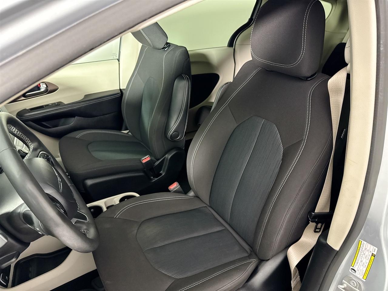 Chrysler Voyager LX FWD 2023