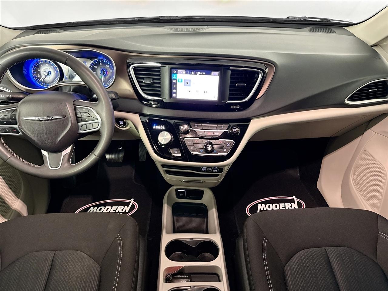 Chrysler Voyager LX FWD 2023