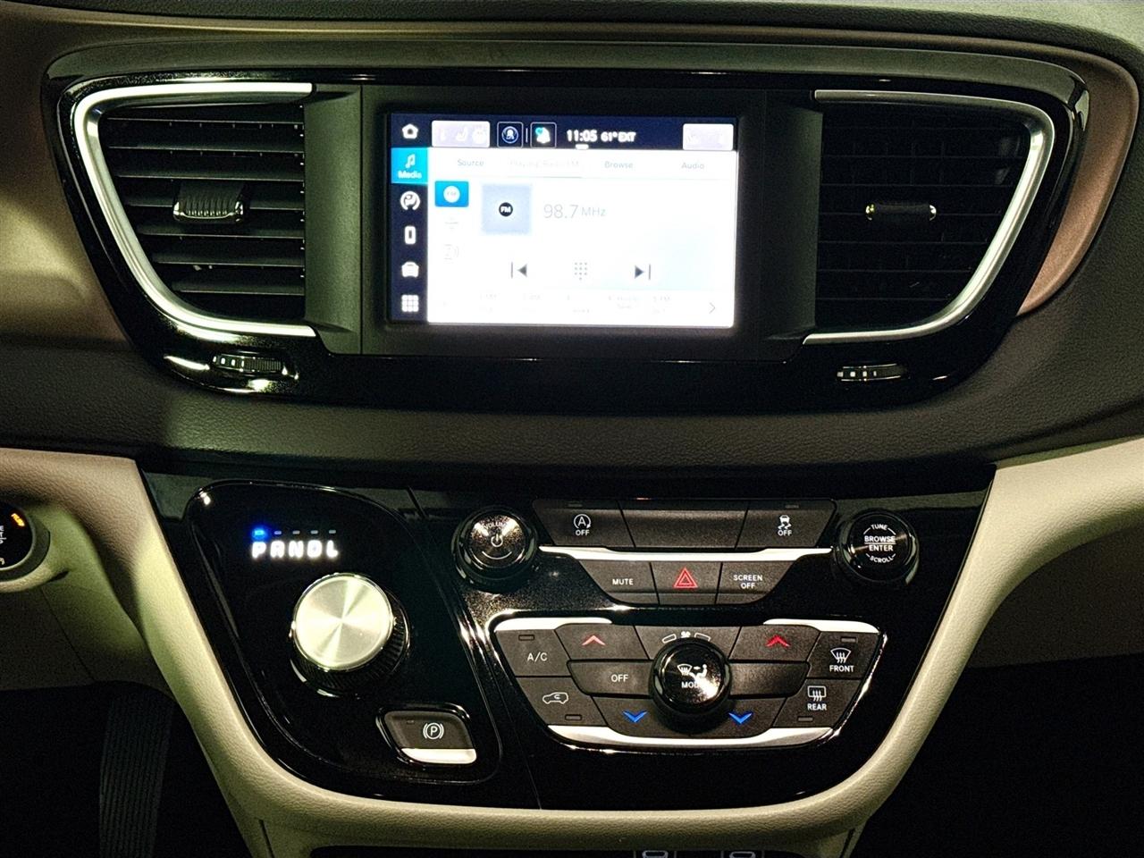 Chrysler Voyager LX FWD 2023