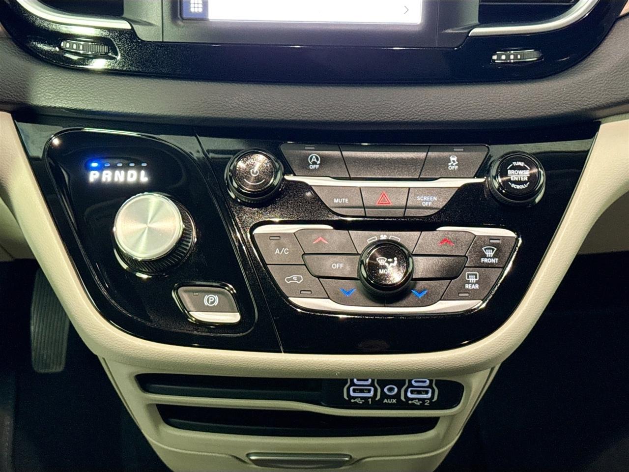 Chrysler Voyager LX FWD 2023