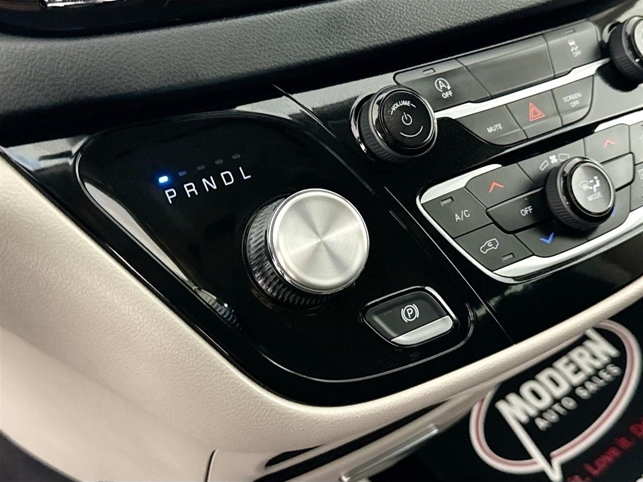 Chrysler Voyager LX FWD 2023