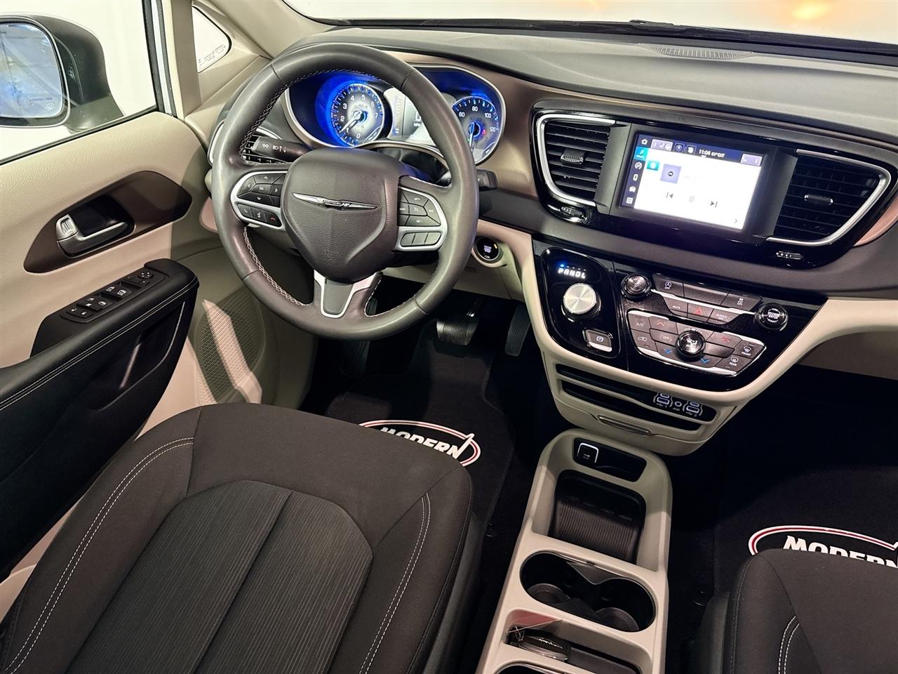 Chrysler Voyager LX FWD 2023