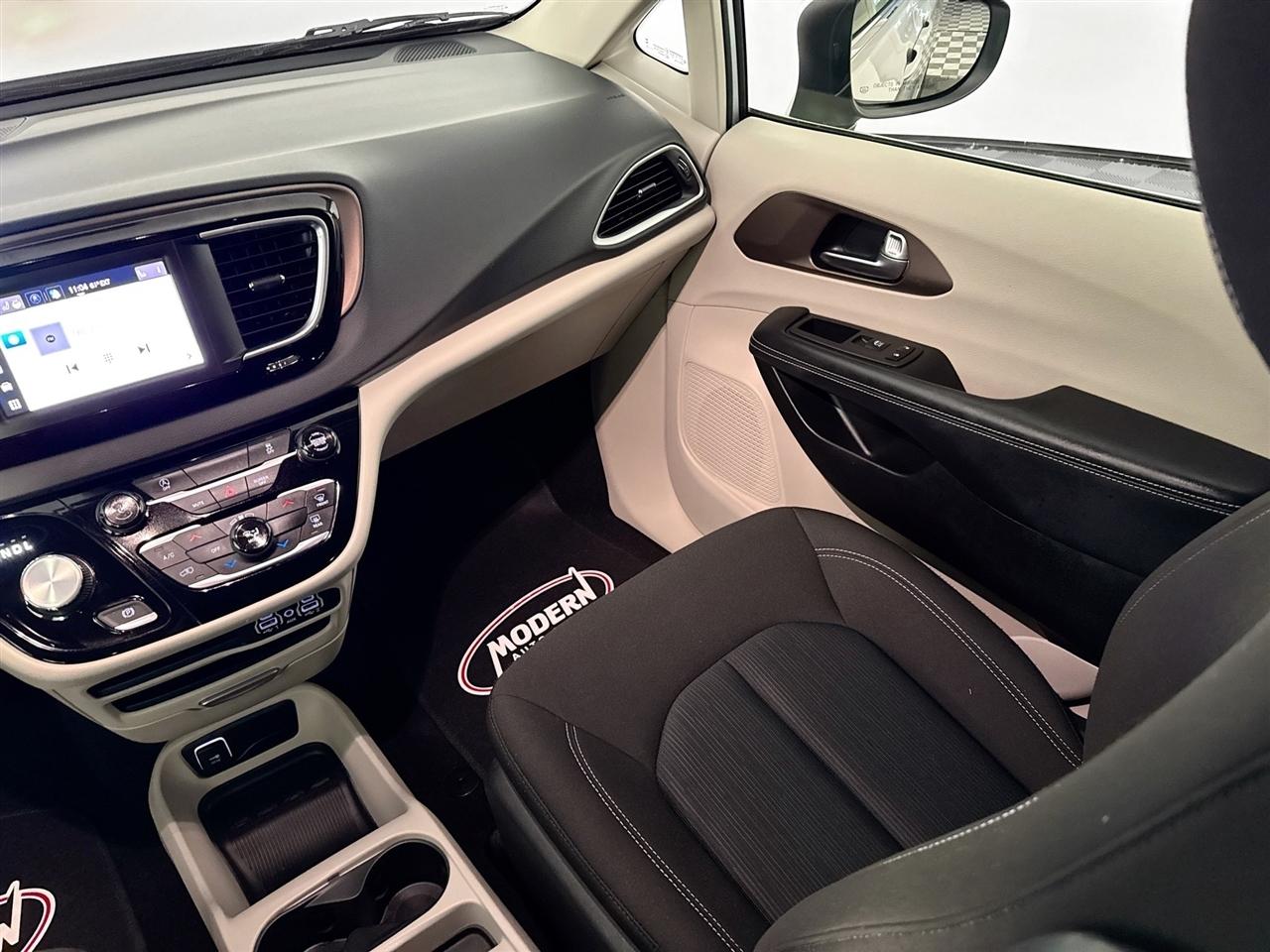 Chrysler Voyager LX FWD 2023