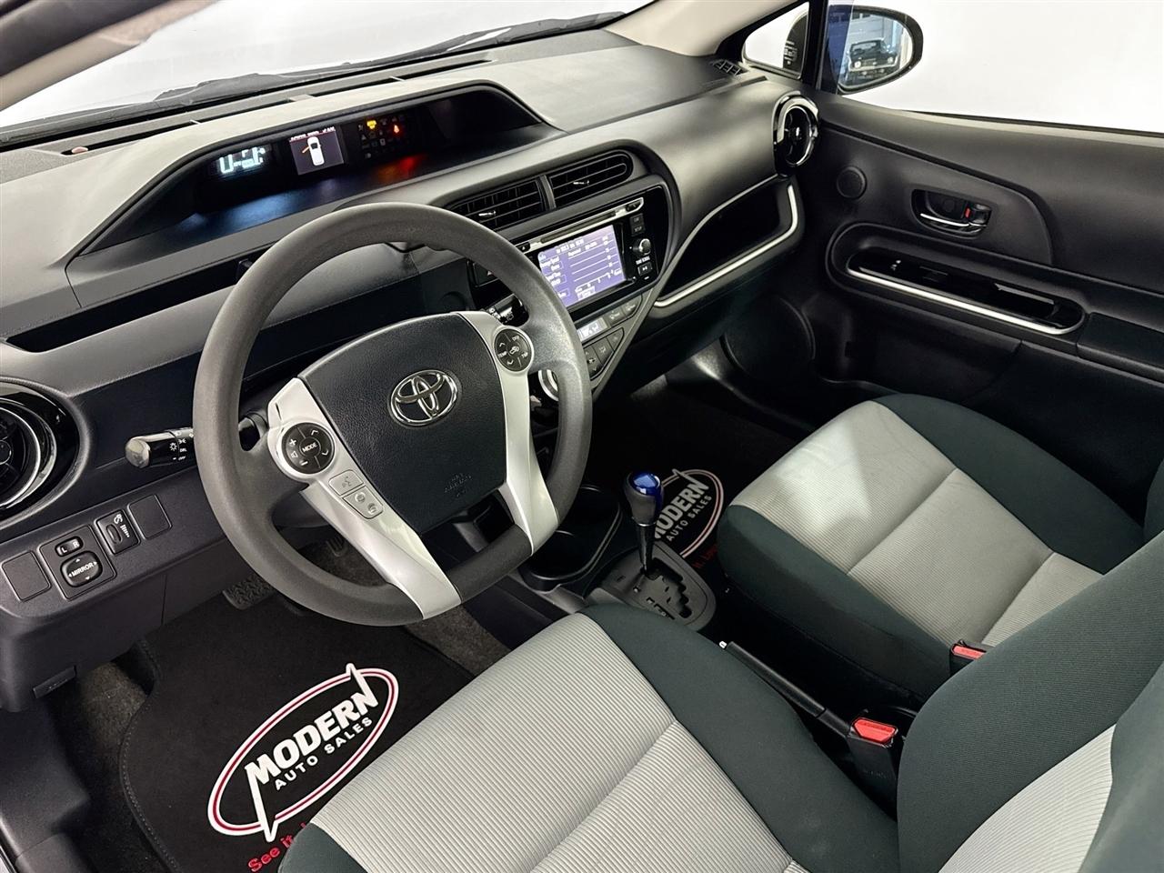 Toyota Prius c 5dr HB Persona Series (Natl) 2016