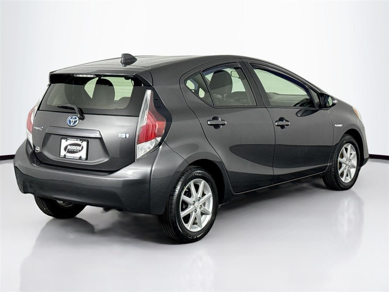 Toyota Prius c 5dr HB Persona Series (Natl) 2016