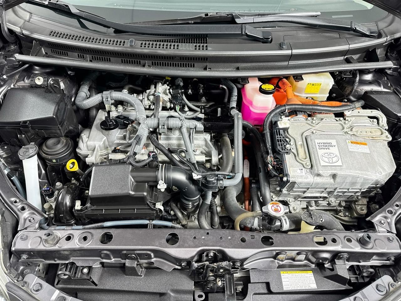 Toyota Prius c 5dr HB Persona Series (Natl) 2016