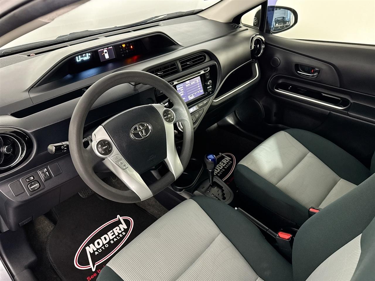 Toyota Prius c 5dr HB Persona Series (Natl) 2016
