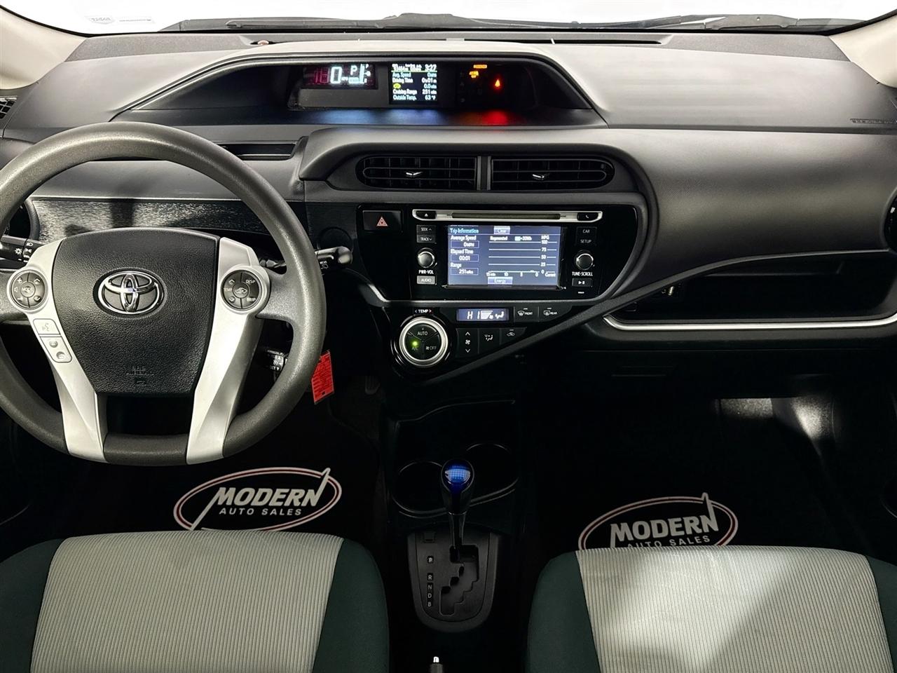 Toyota Prius c 5dr HB Persona Series (Natl) 2016