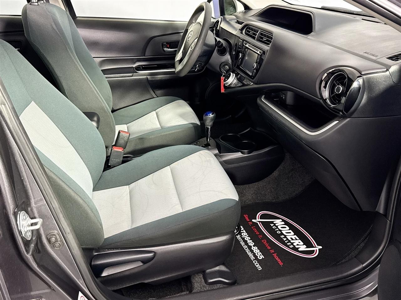 Toyota Prius c 5dr HB Persona Series (Natl) 2016