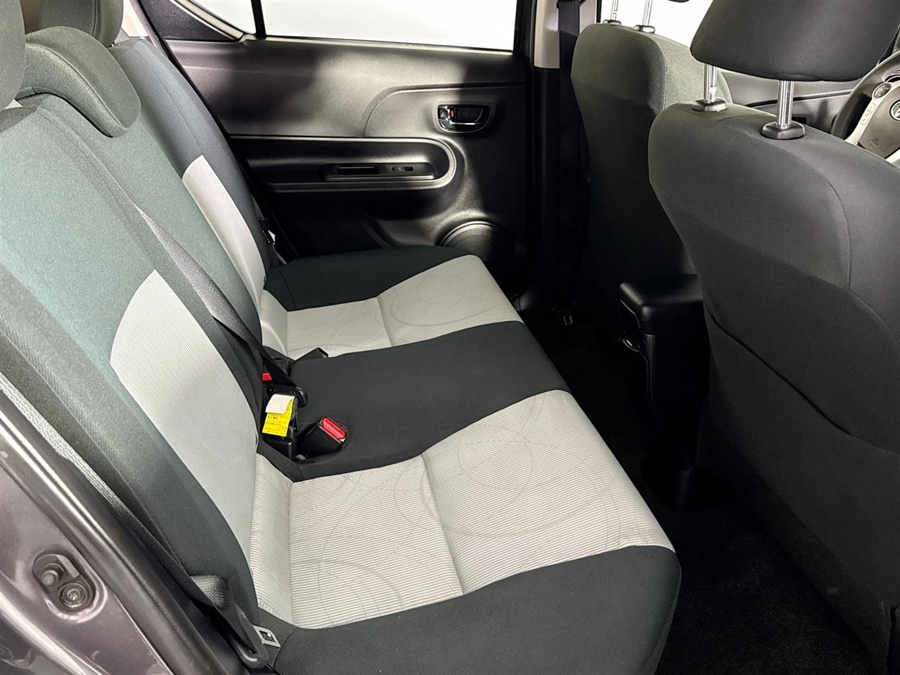 Toyota Prius c 5dr HB Persona Series (Natl) 2016