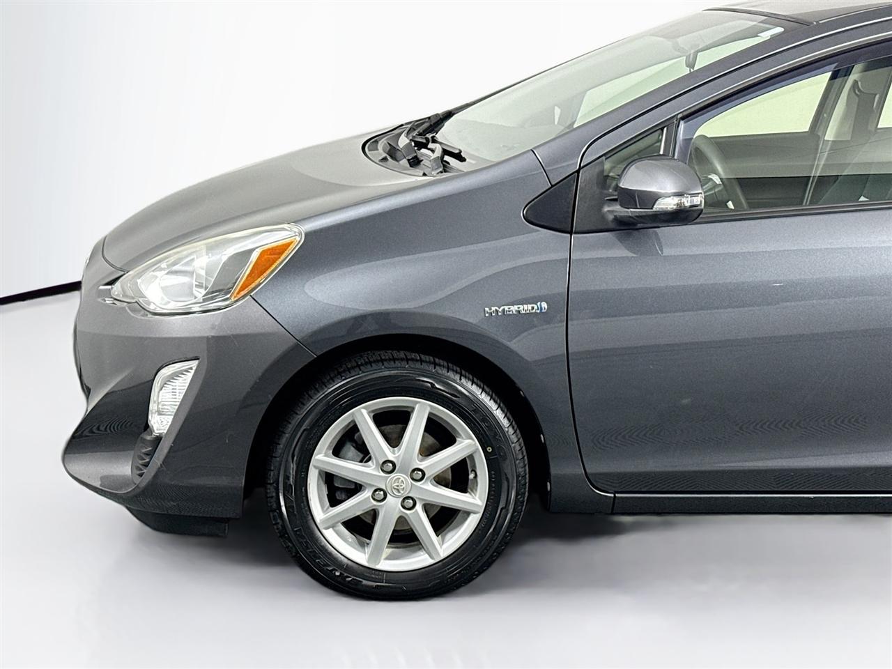 Toyota Prius c 5dr HB Persona Series (Natl) 2016