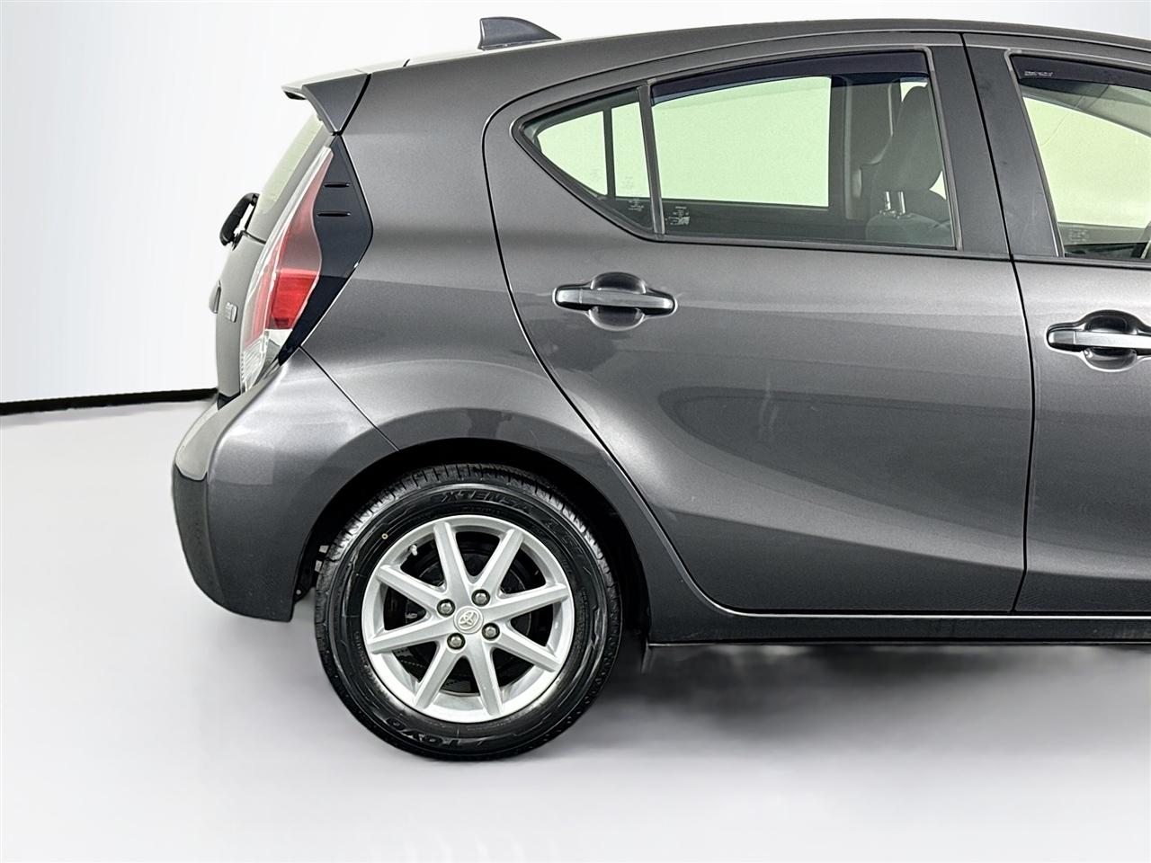 Toyota Prius c 5dr HB Persona Series (Natl) 2016