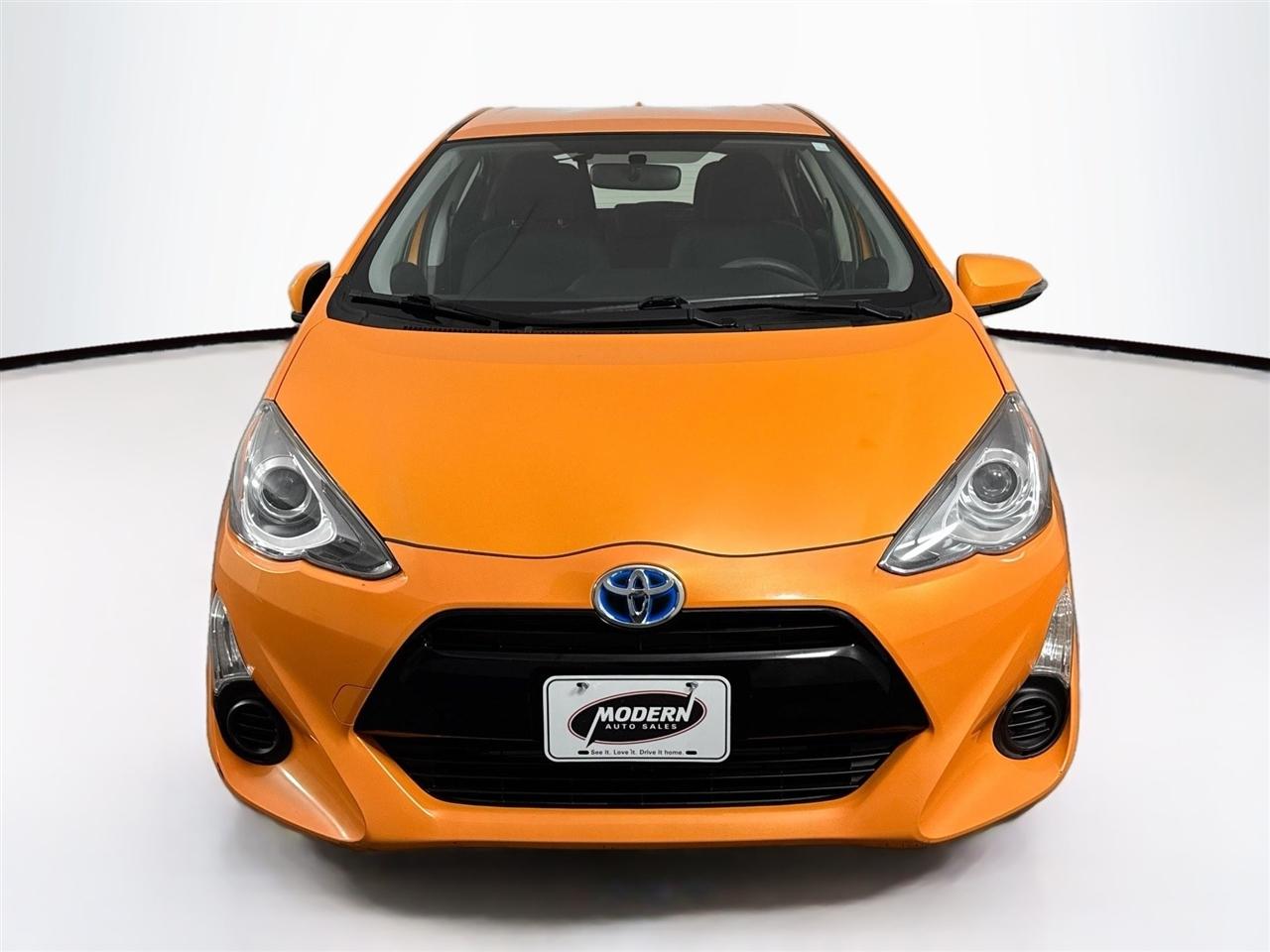 Toyota Prius c 5dr HB Three (Natl) 2015