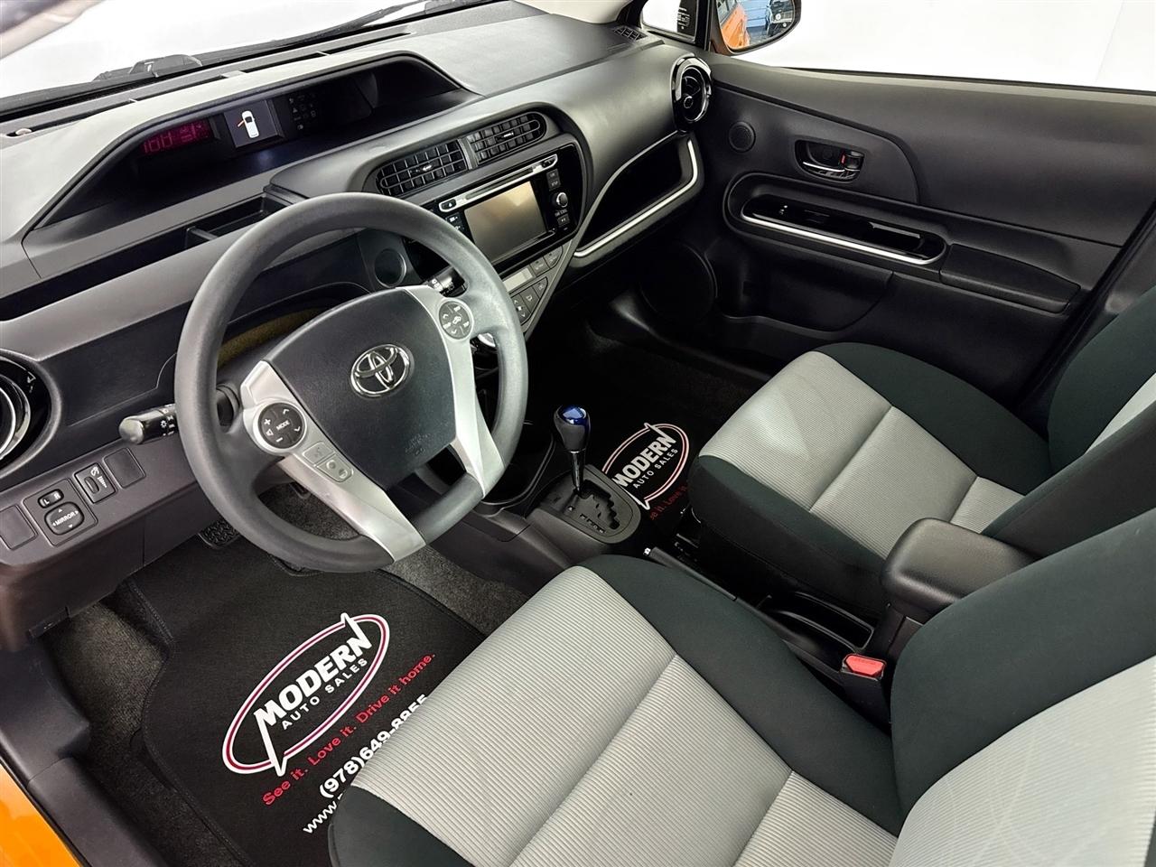 Toyota Prius c 5dr HB Three (Natl) 2015