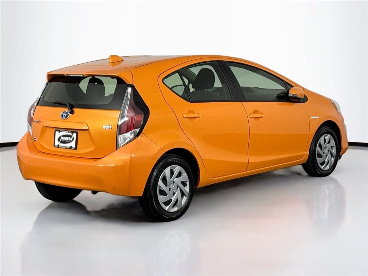 Toyota Prius c 5dr HB Three (Natl) 2015