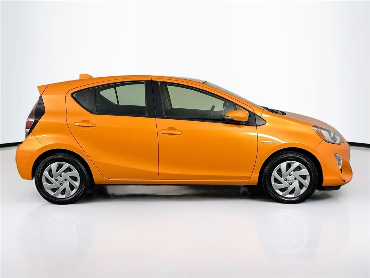 Toyota Prius c 5dr HB Three (Natl) 2015