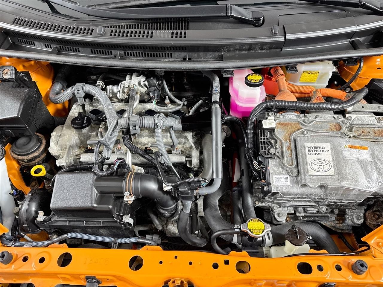 Toyota Prius c 5dr HB Three (Natl) 2015