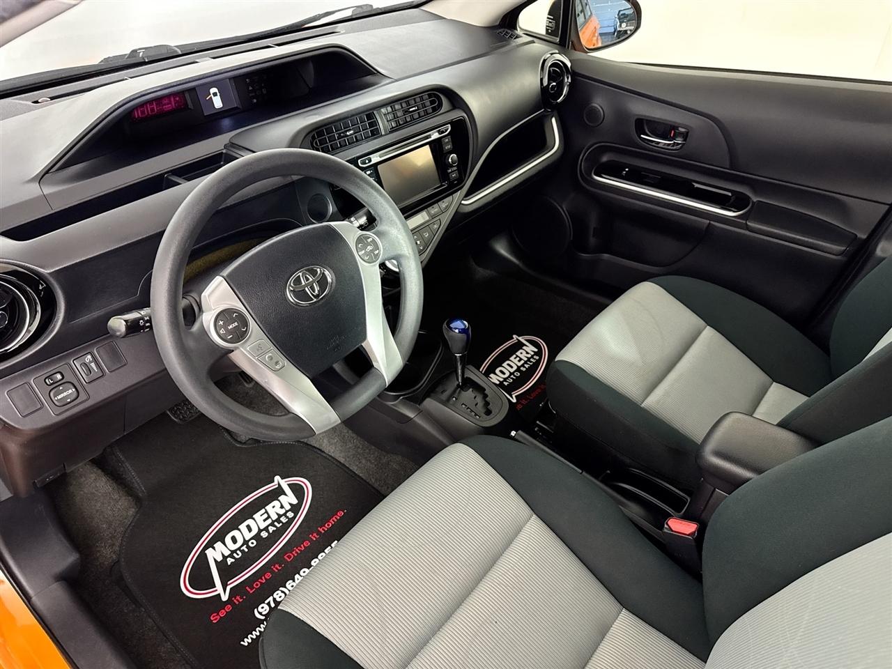 Toyota Prius c 5dr HB Three (Natl) 2015