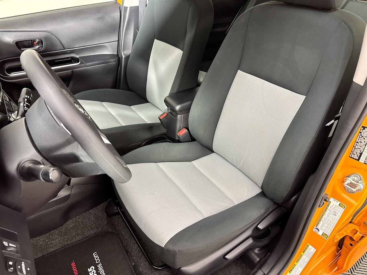 Toyota Prius c 5dr HB Three (Natl) 2015