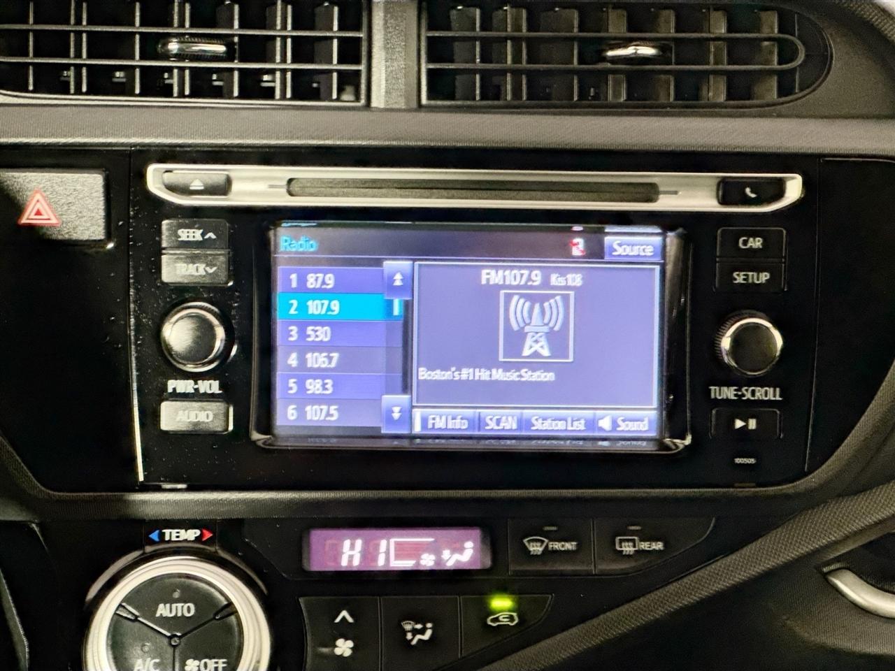 Toyota Prius c 5dr HB Three (Natl) 2015