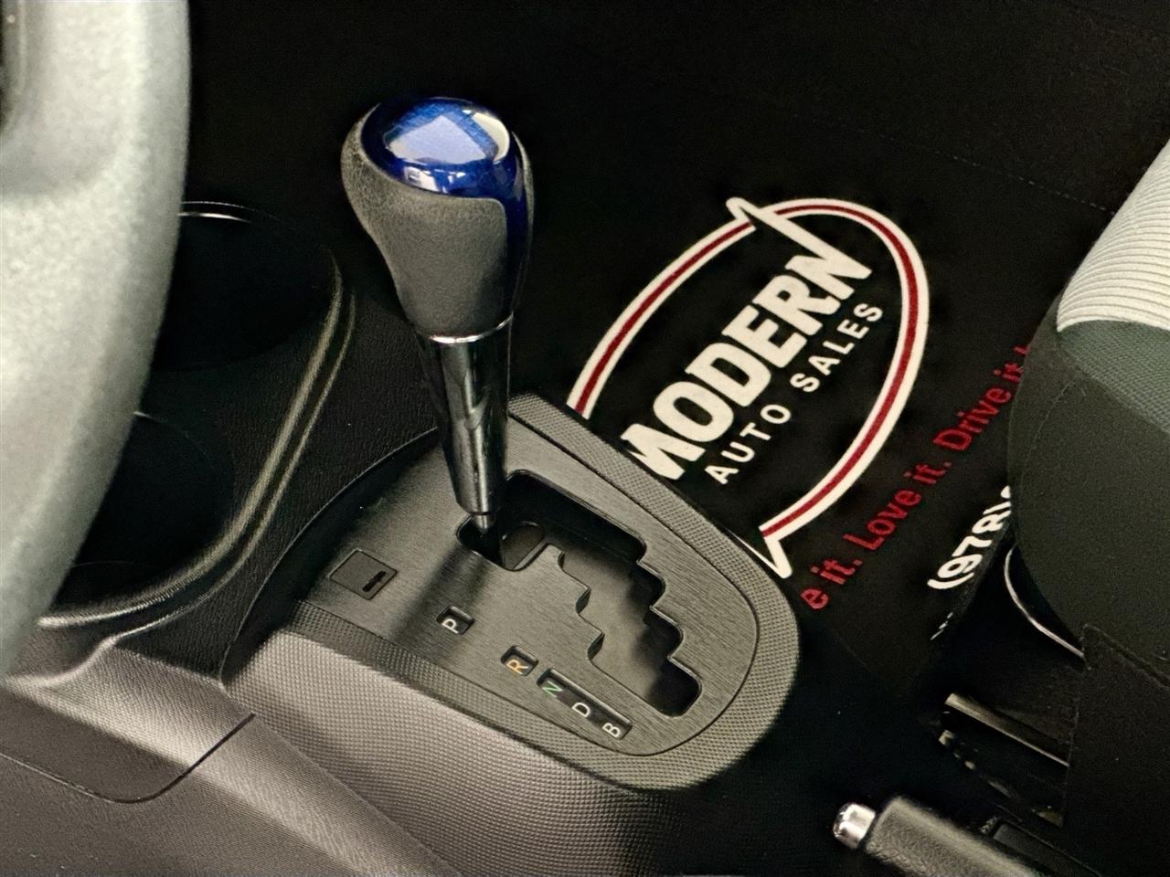 Toyota Prius c 5dr HB Three (Natl) 2015