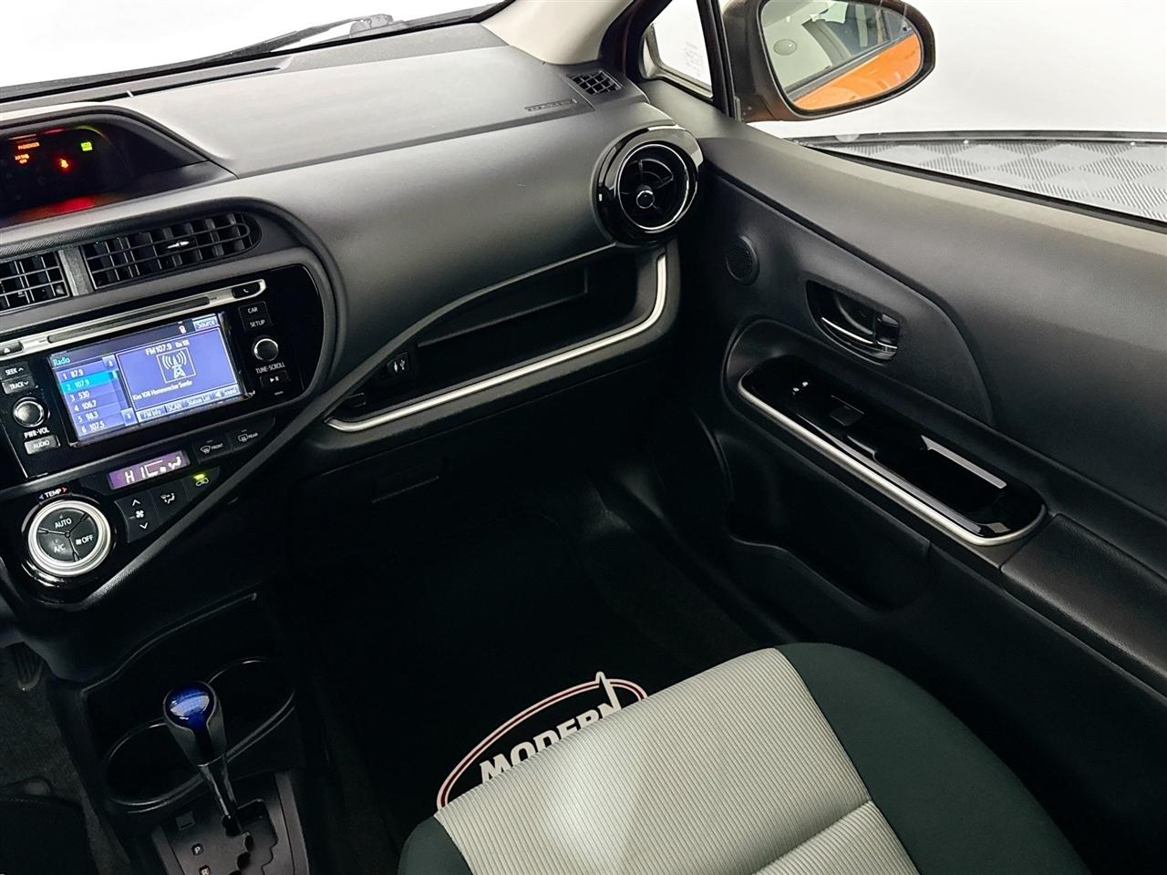 Toyota Prius c 5dr HB Three (Natl) 2015