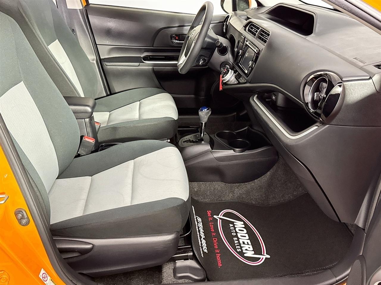 Toyota Prius c 5dr HB Three (Natl) 2015