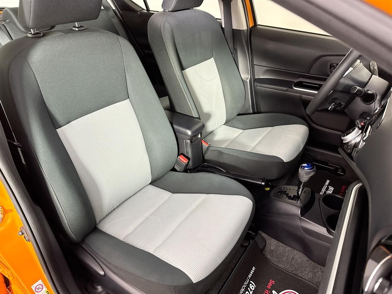 Toyota Prius c 5dr HB Three (Natl) 2015