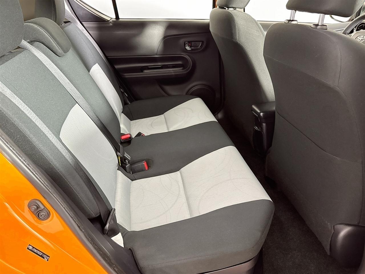 Toyota Prius c 5dr HB Three (Natl) 2015