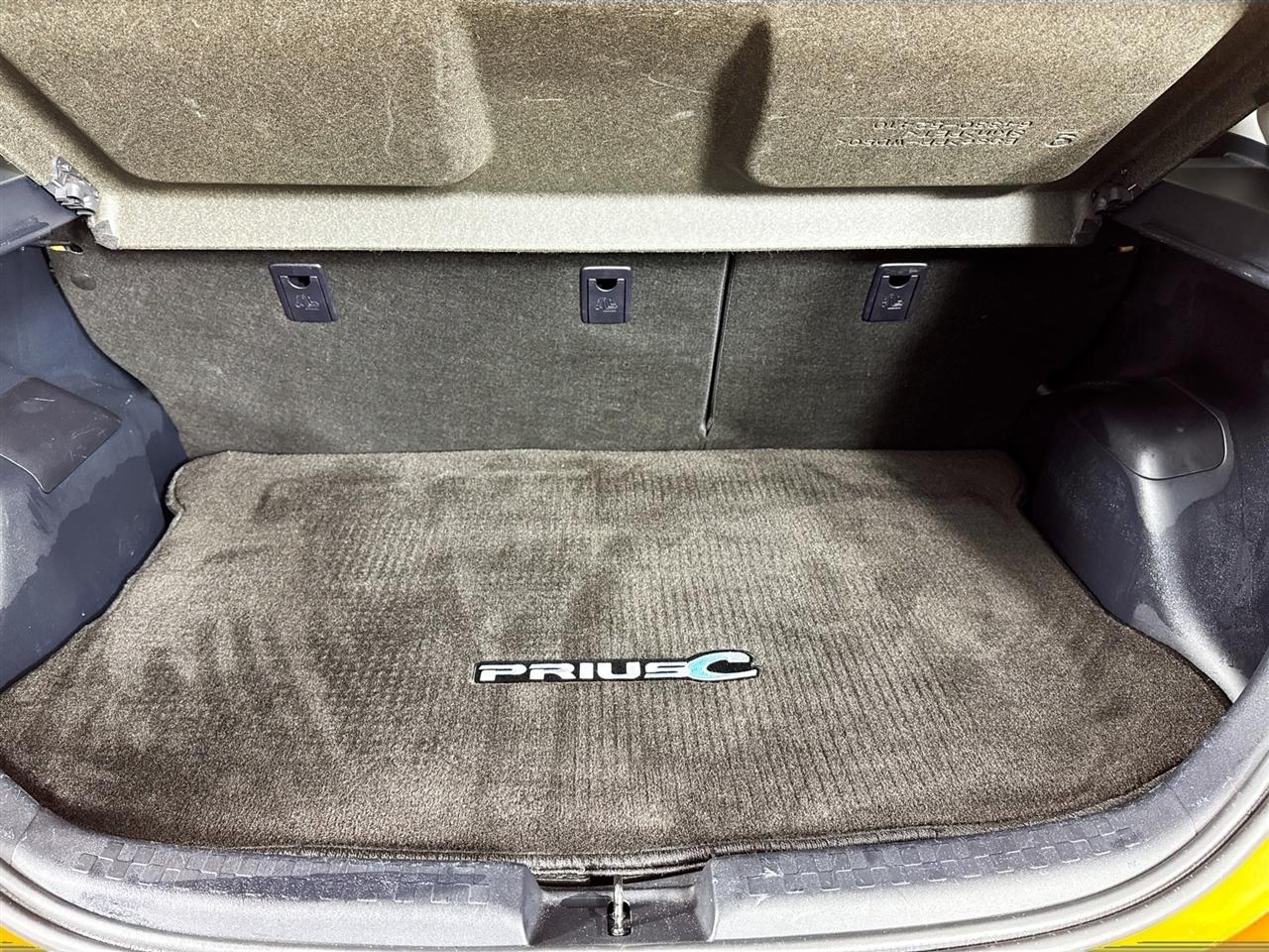 Toyota Prius c 5dr HB Three (Natl) 2015